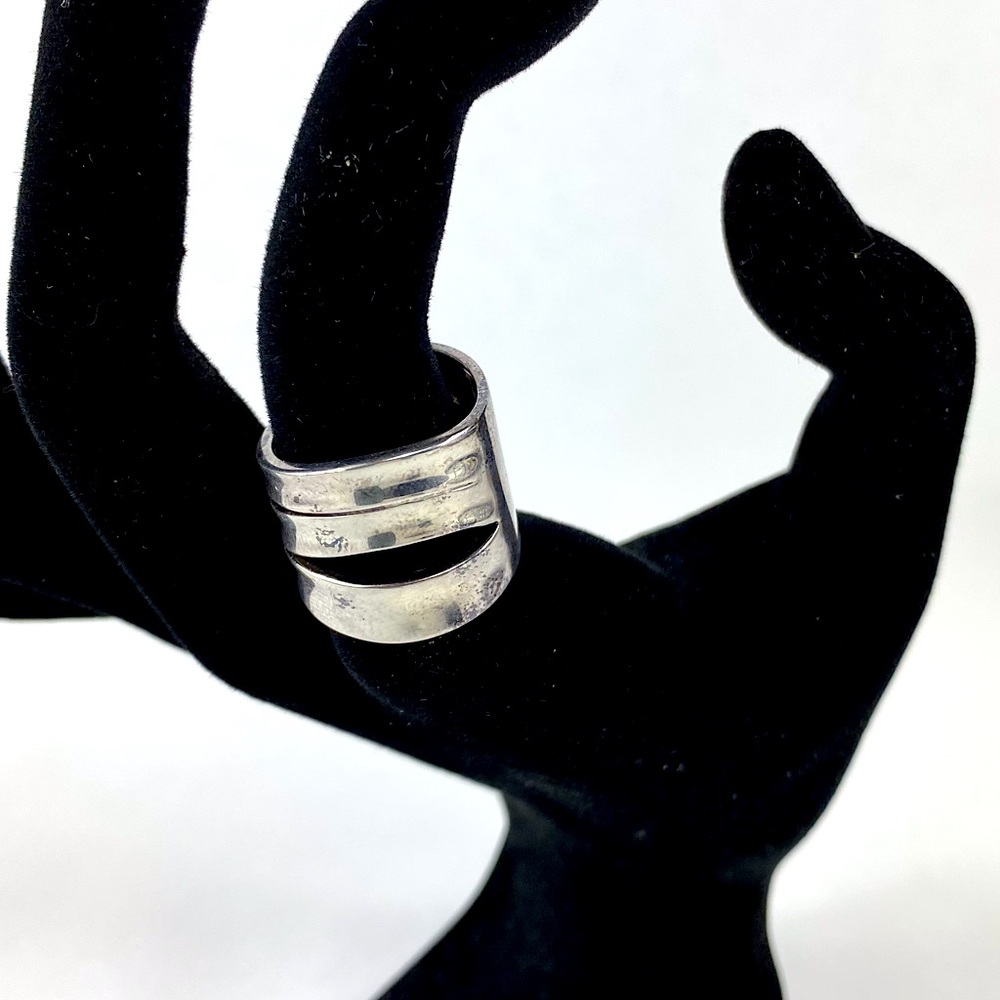 Larus Large Sterling Silver Ring Size 6